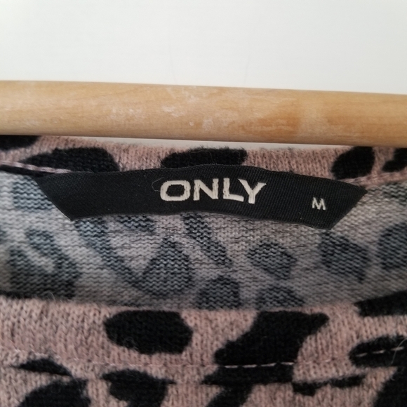 ONLY Animal Print Loose Long Sleeve Top in Blush Pink & Black - Picture 9 of 14